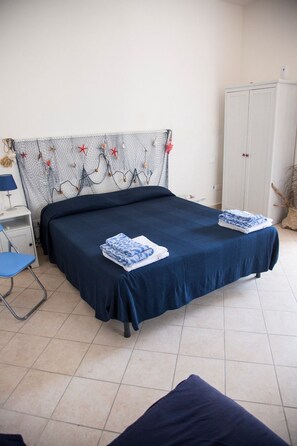 Double Room | 1 bedroom, desk, blackout curtains, free cots/infant beds - La Taverna dei Ciucci Bed & Breakfast (Capaccio-Paestum)