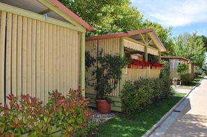 Bungalow, 3 Schlafzimmer (Samoa) | Kostenlose Babybetten, Zustellbetten, Bettwäsche