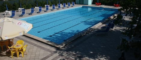 Piscina externa sazonal