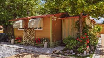 Free cots/infant beds, rollaway beds, bed sheets