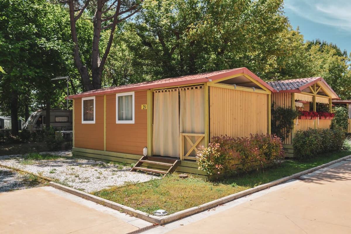 Bungalow, 1 Bedroom (Tonga 2) | Free cots/infant beds, rollaway beds, bed sheets