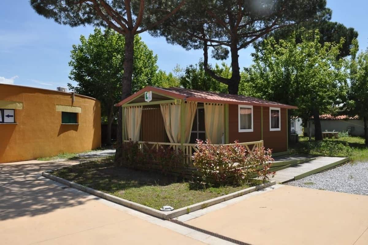 Bungalow, 1 Bedroom (Access) | Free cots/infant beds, rollaway beds, bed sheets