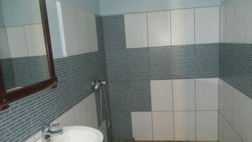 Doppia Classic | Bagno | Doccia, soffione a pioggia, set di cortesia gratuito, asciugamani