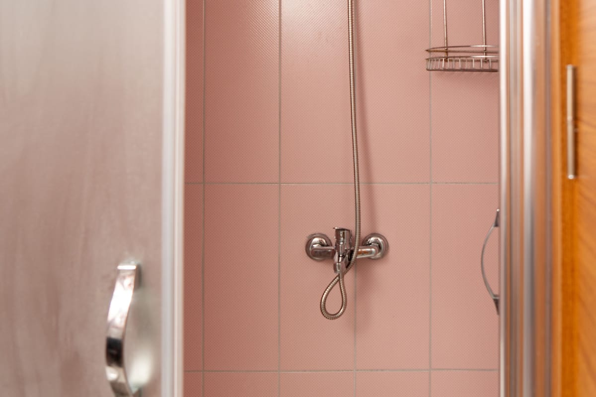 standard room | bathroom shower