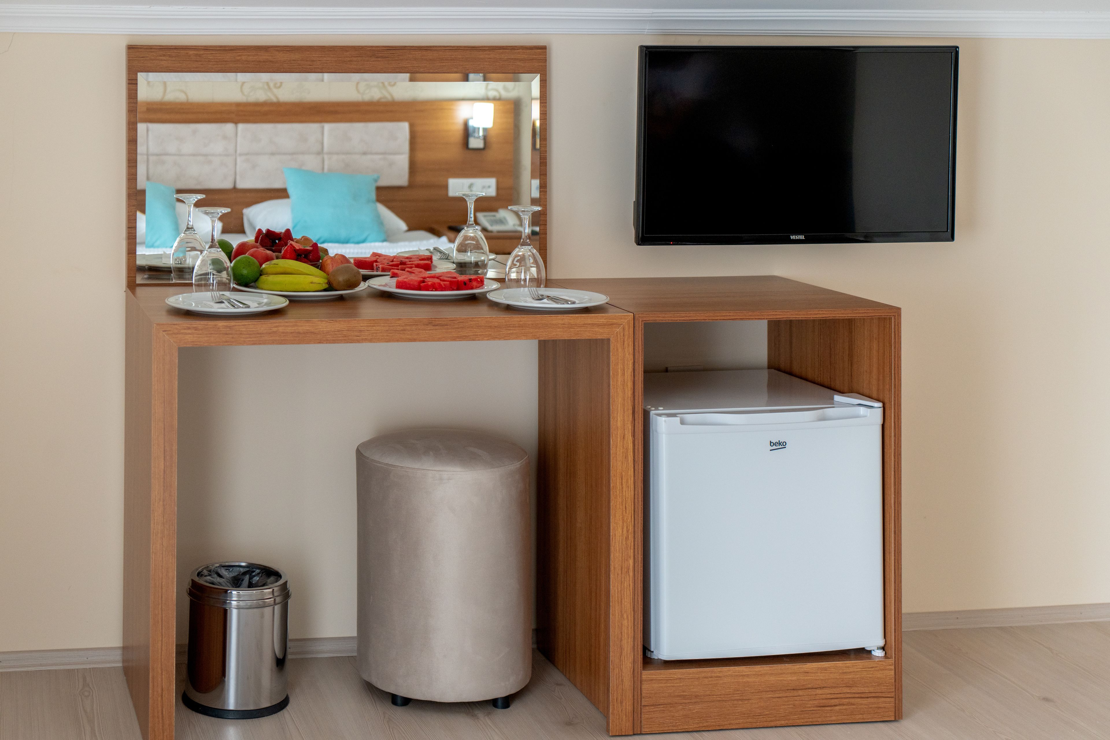 standard room | 1 bedroom, minibar, in-room safe, desk