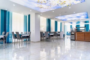 Breakfast, lunch and dinner served