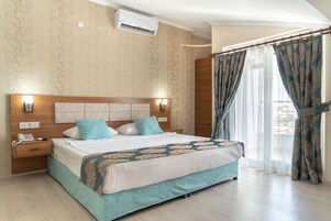 Standard Room | 1 bedroom, minibar, in-room safe, desk