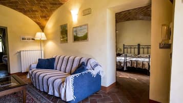 Fernseher, Kamin, Tischtennisplatte