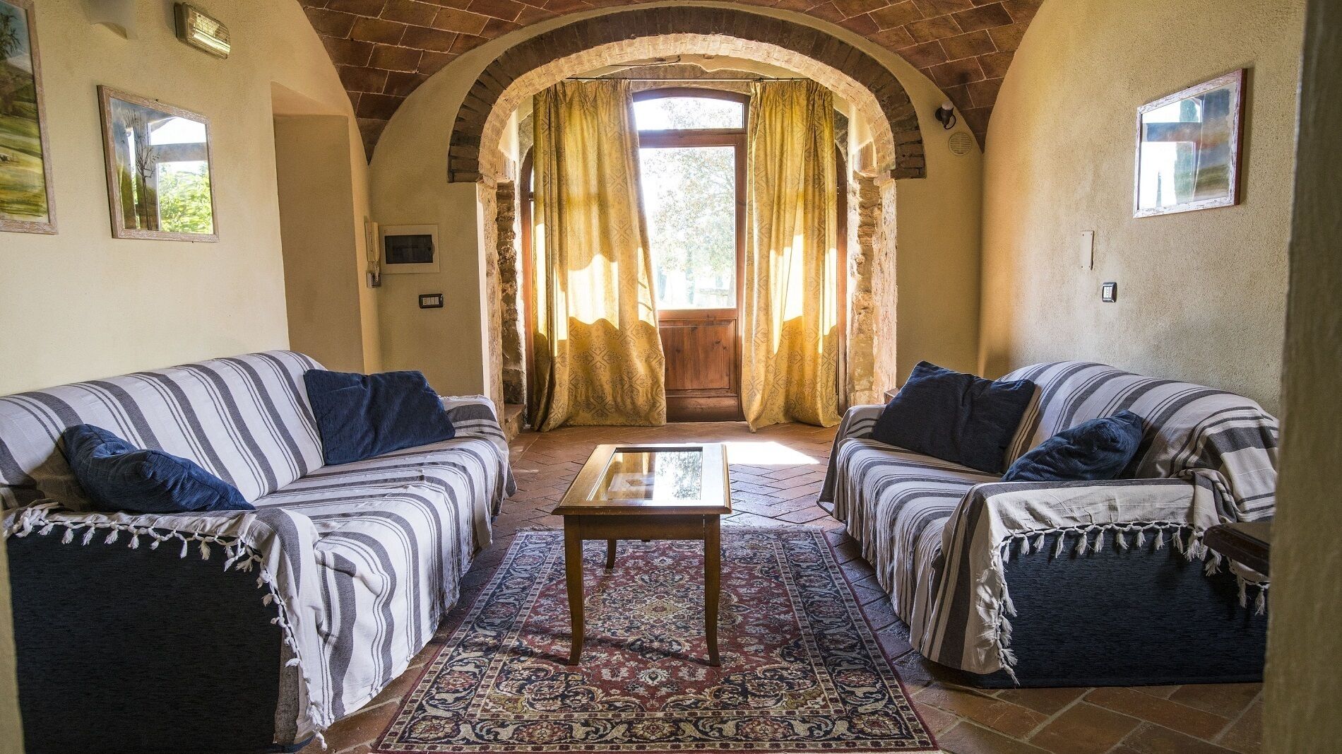 TV, caminetto, tavolo da ping pong