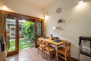 Dining - Villa With Private Pool And Tropical Garden In Seminyak Bali - 2 Bedroom (Seminyak)