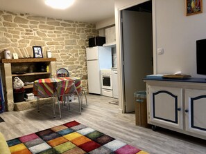 Interior - Character apartment between Ocean and Gulf in a charming property. (Arzon)