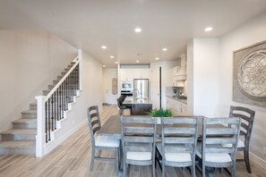 Dining - Spacious 4BR Sleeps 18 - Sweeping Red Rock Views (St. George)