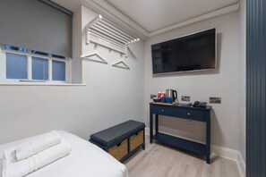 Quarto duplo, 2 camas de solteiro | Wi-Fi de cortesia, roupa de cama