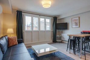Apartment | Wohnbereich | Flachbildfernseher