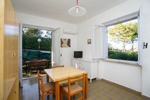 Dining - M083 - Marcelli, three-room apartment with garden at Residence MareVerde (Marcelli)