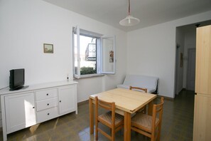 Dining - M083 - Marcelli, three-room apartment with garden at Residence MareVerde (Marcelli)
