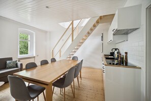 Three-Bedroom Duplex Suite | Living area | 50-inch Smart TV with satellite channels, TV - Limehome Dresden Tannenstraße (Dresden)