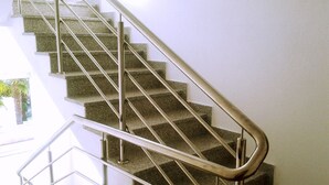 A staircase with metal handrails and granite steps. - Apartmani Marinović - Vodice (Vodice)