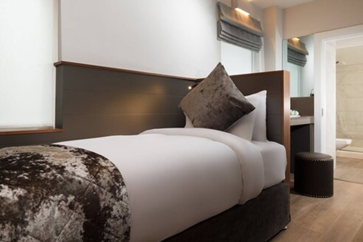 Single Room, 1 Twin Bed | Desk, iron/ironing board, WiFi (free), bed sheets