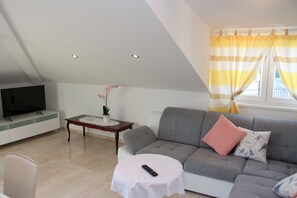 Apartment, 2 Schlafzimmer, Gartenblick (A1) | Wohnbereich