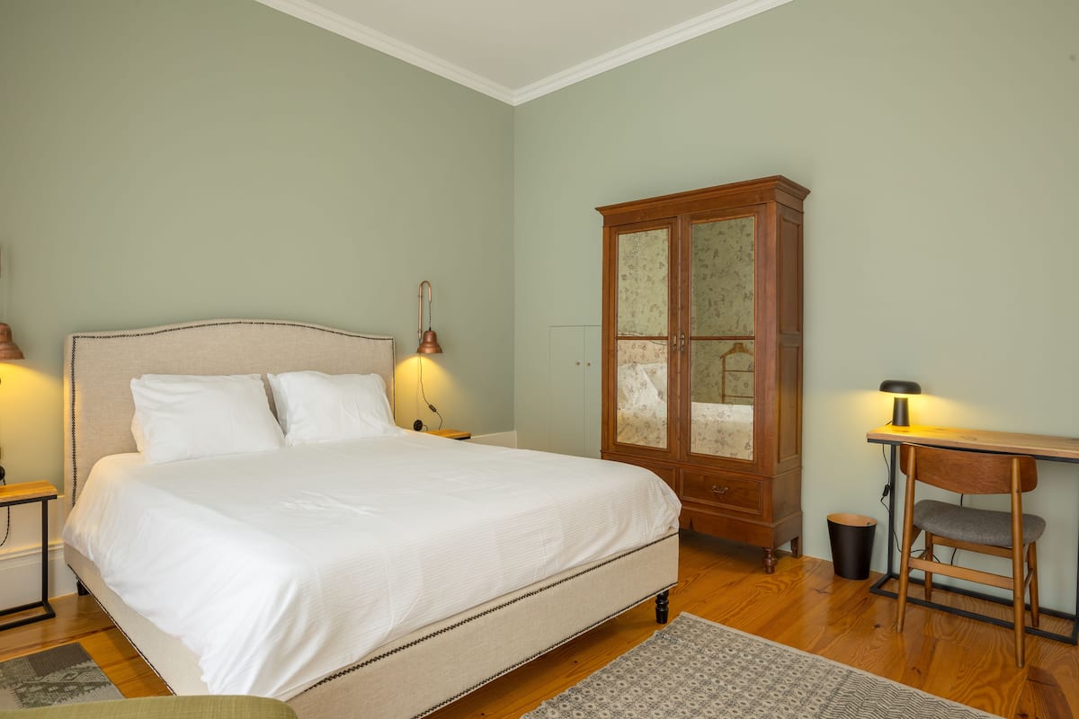 Quarto casal luxo, sacada | 1 quarto, individualmente decorados, individualmente mobiliados