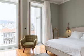 Quarto casal luxo, sacada | 1 quarto, individualmente decorados, individualmente mobiliados
