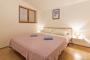 1 bedroom, WiFi, bed sheets