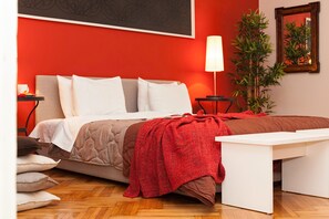 Desk, blackout curtains, soundproofing, iron/ironing board - Boutique Apartment Bridgeclub (Belgrade)