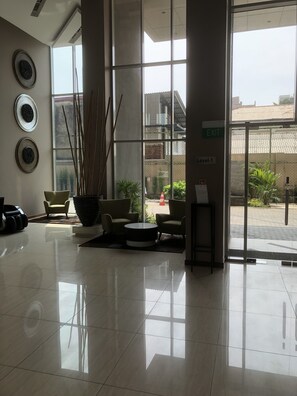 Quầy tiếp tân