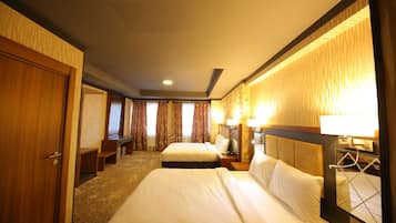 Superior Room | 1 bedroom, minibar, in-room safe, desk