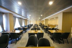 Se sirven desayunos, almuerzos y cenas