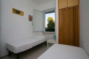 3 bedrooms, bed sheets - M088 - Marcelli, four-room apartment with garden 100m from the sea (Marcelli)