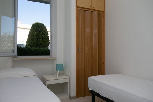M088 - Marcelli, four-room apartment with garden 100m from the sea