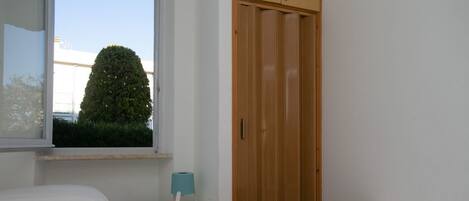 3 bedrooms, bed sheets