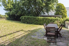 Outdoor dining - M088 - Marcelli, four-room apartment with garden 100m from the sea (Marcelli)