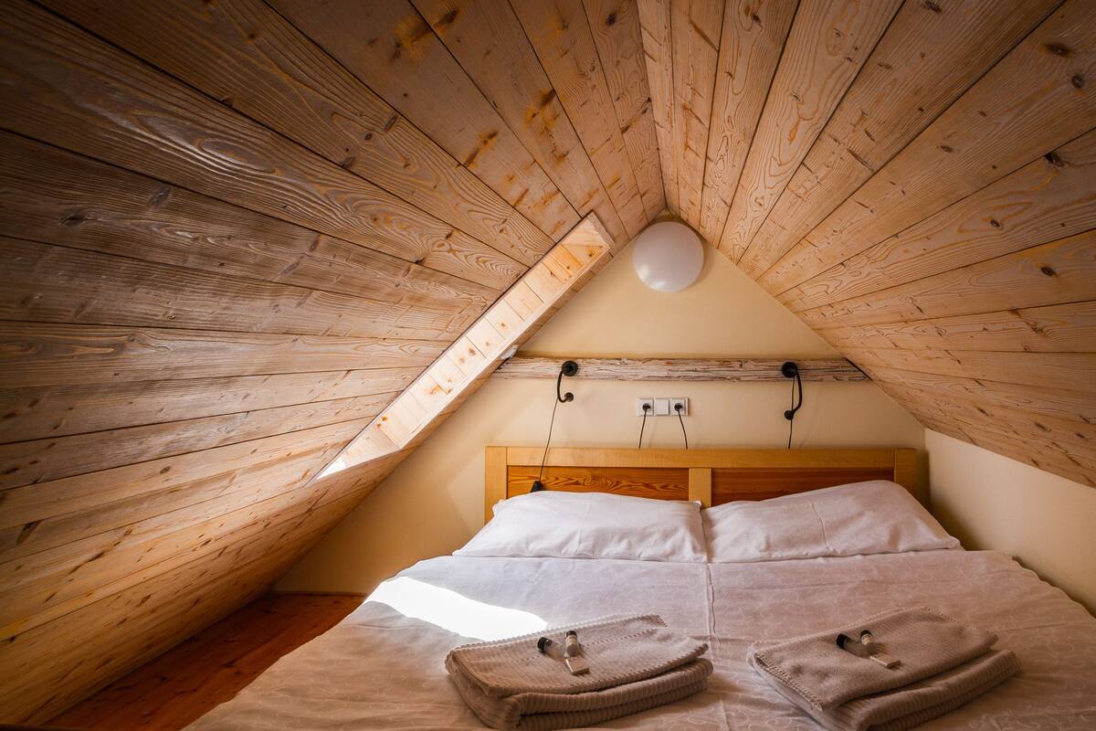 Double Room | Blackout drapes, WiFi (free), bed sheets