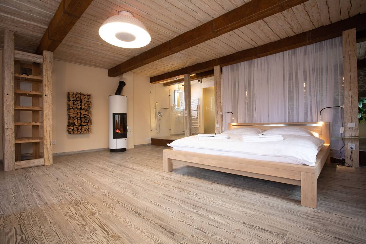 Exclusive Double Room | Blackout drapes, WiFi (free), bed sheets
