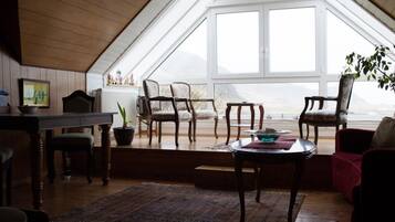Villa, 6 Bedrooms | Interior