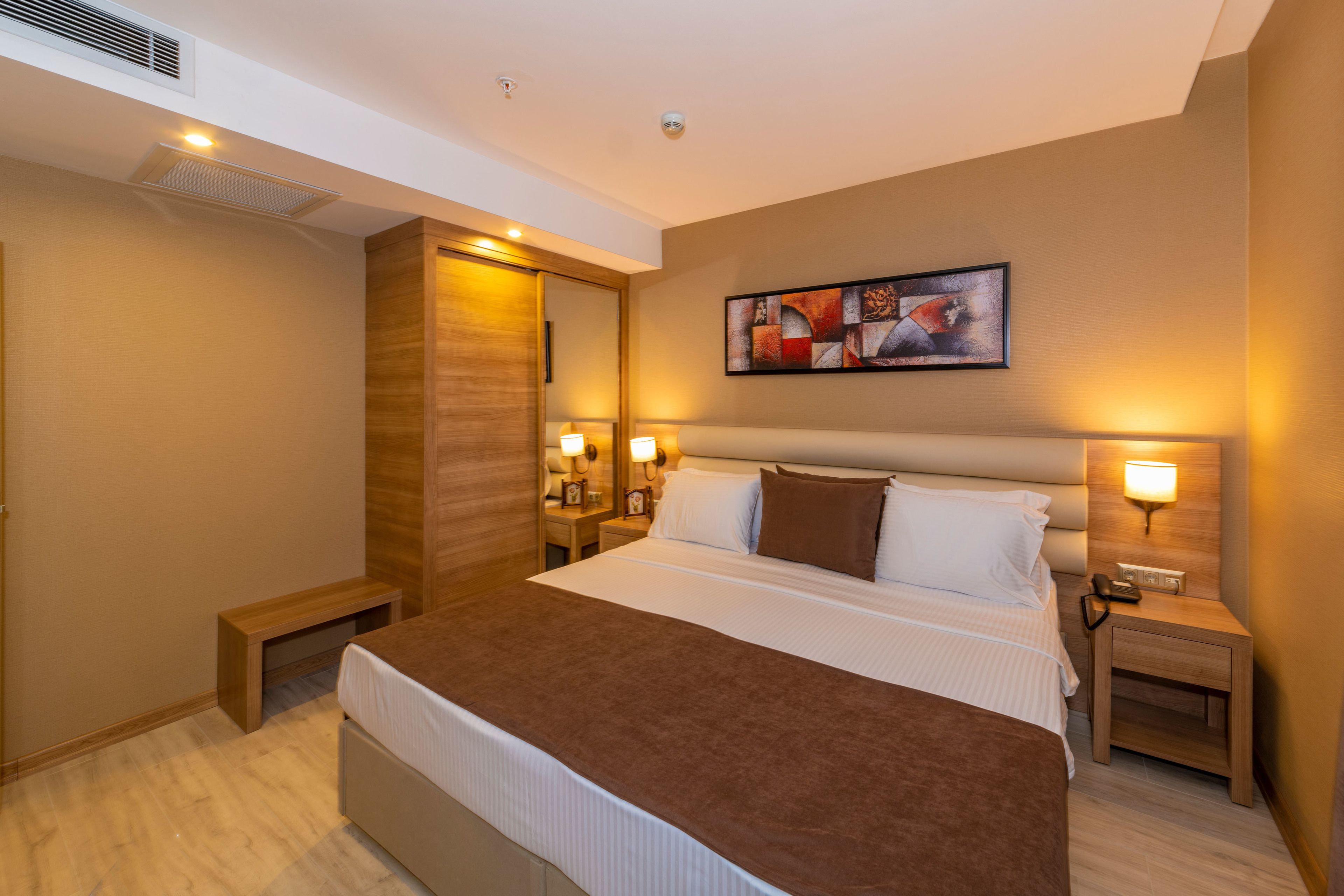 comfort suite | free minibar, in-room safe, desk, laptop workspace