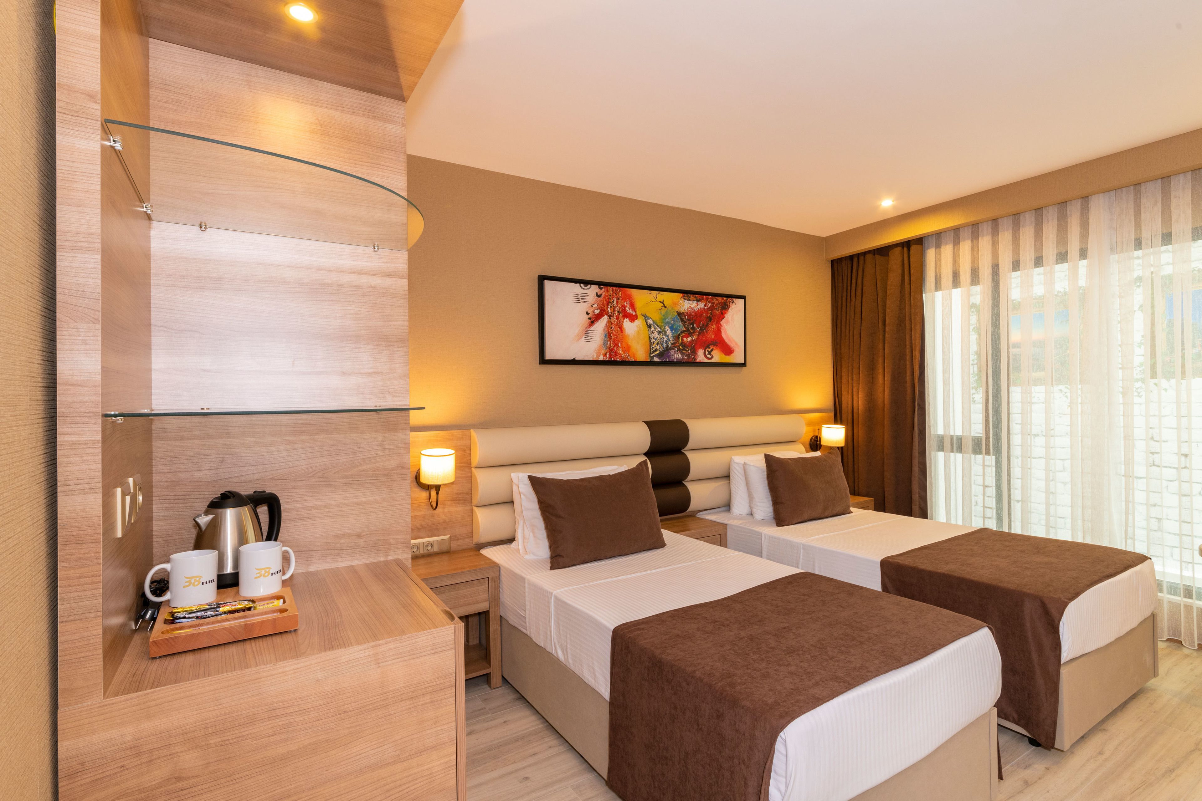 standard room | free minibar, in-room safe, desk, laptop workspace