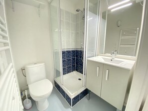 Bathroom - House 150m from beach, pool, WIFI, parking (Bretignolles-sur-Mer)