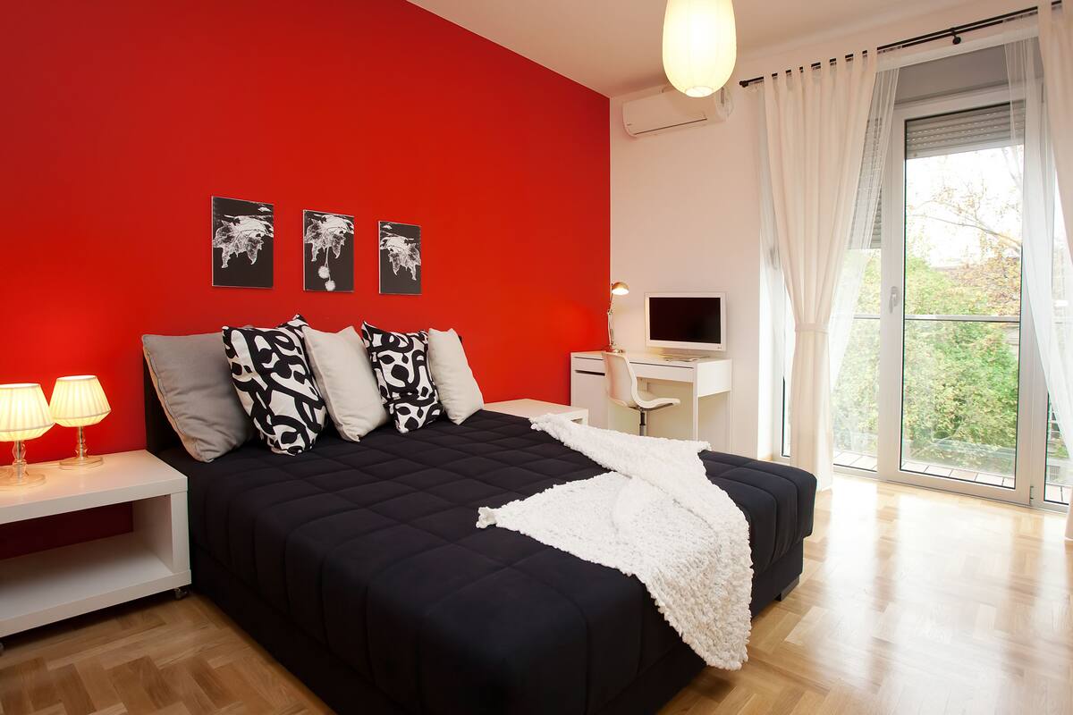 Studio (4 Adults)