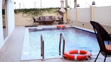 Outdoor pool, pool loungers