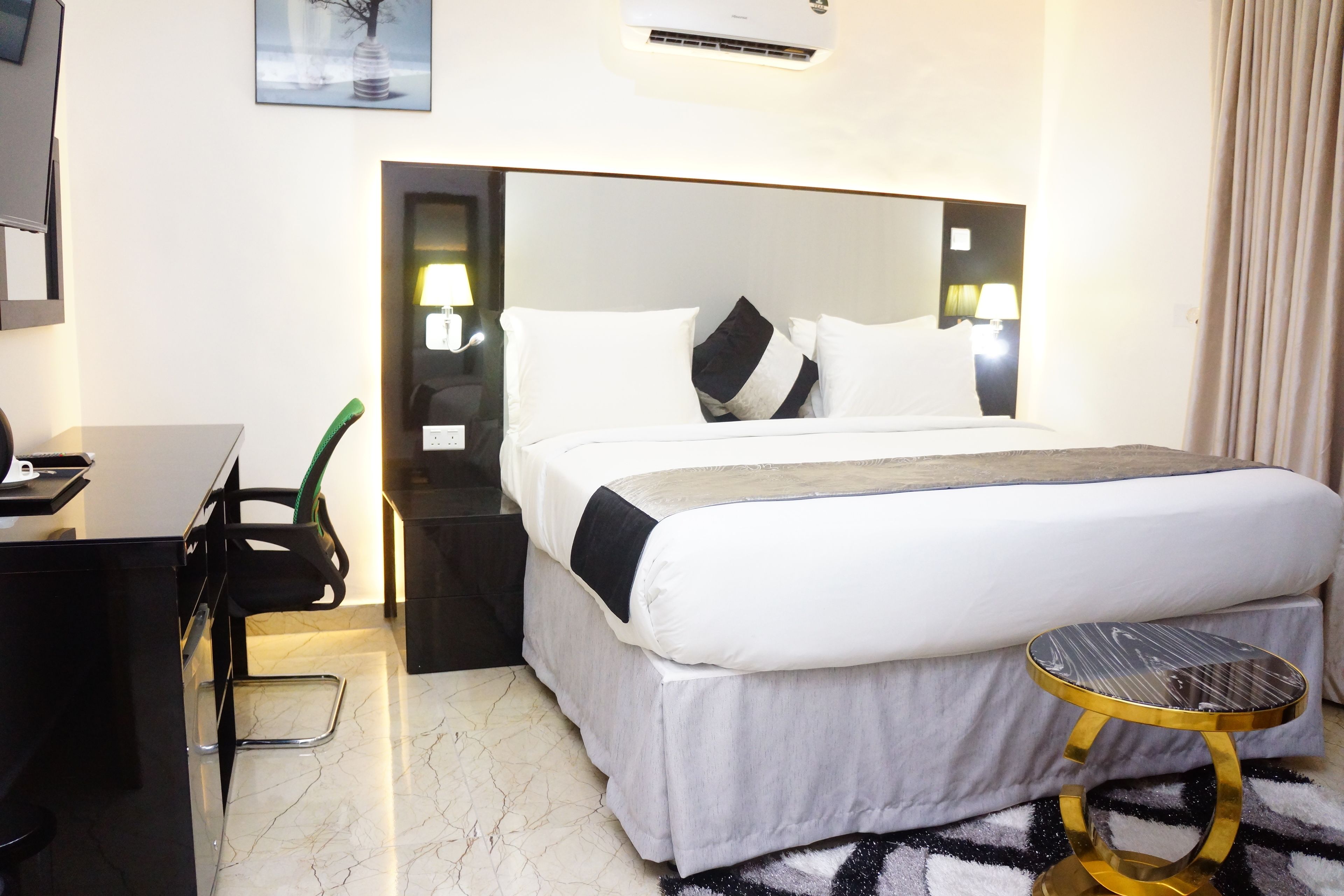 standard single room, 1 double bed | 1 bedroom, minibar, in-room safe, individually furnished