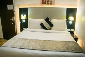 3 dormitoris, minibar, caixa forta a l'habitació i mobiliari individual 