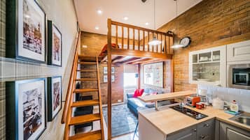 經典複式房屋 | 起居區 | 平面電視