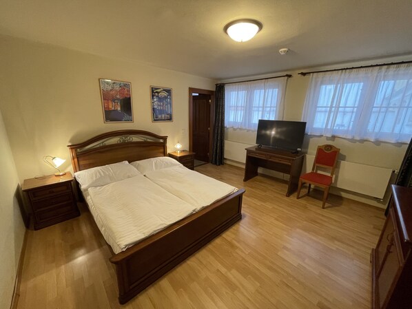Comfort Room | Soundproofing, free WiFi, bed sheets - Hostel Little Quarter (Prague)