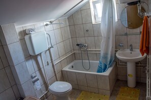 Leilighet, flere senger, fjellutsikt | Bad | Håndklær