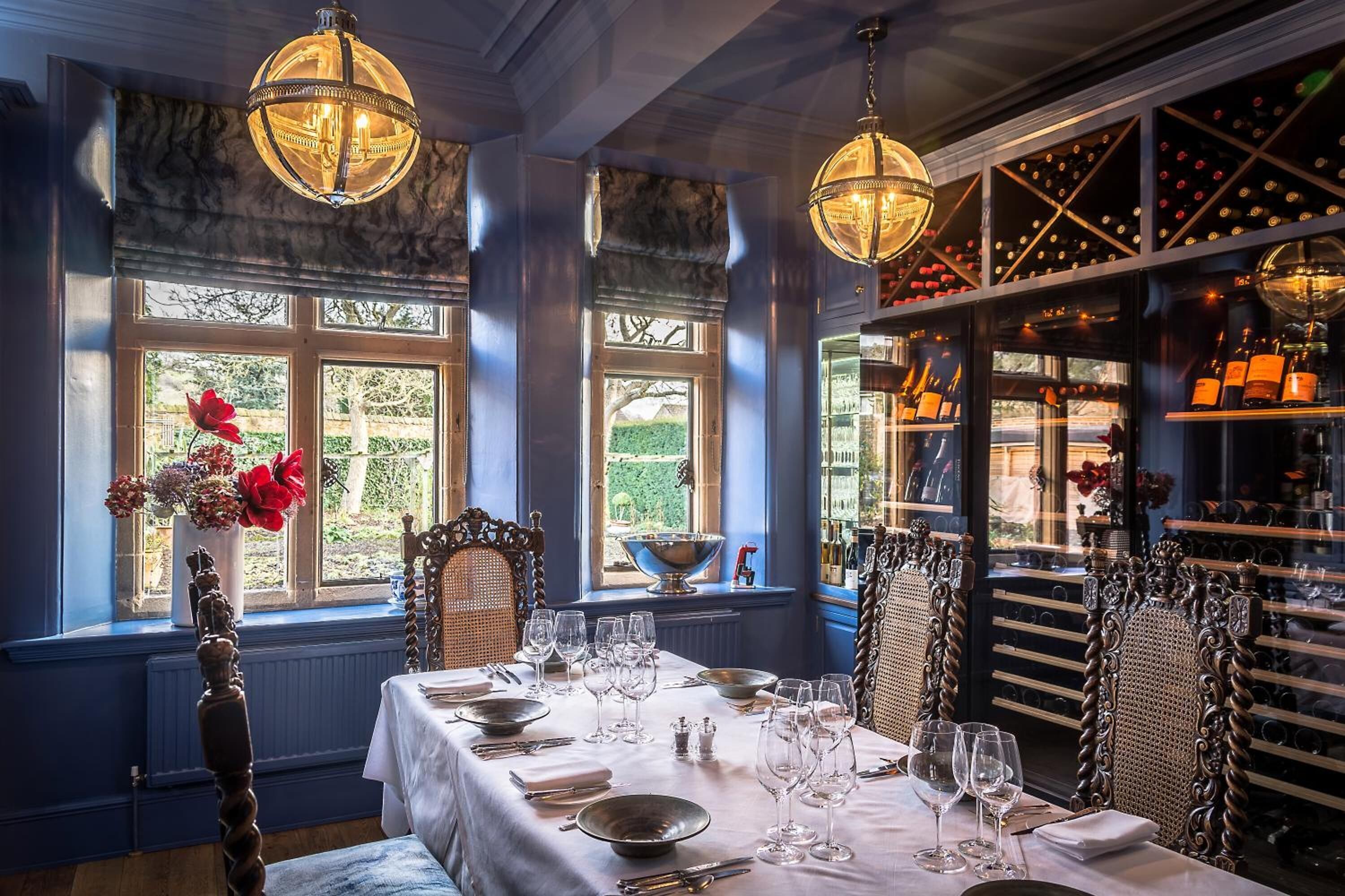 breakfast, lunch and dinner served