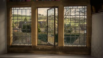 Habitación doble clásica, 1 cama matrimonial, vista al jardín | 1 habitación, ropa de cama de alta calidad y decoración personalizada